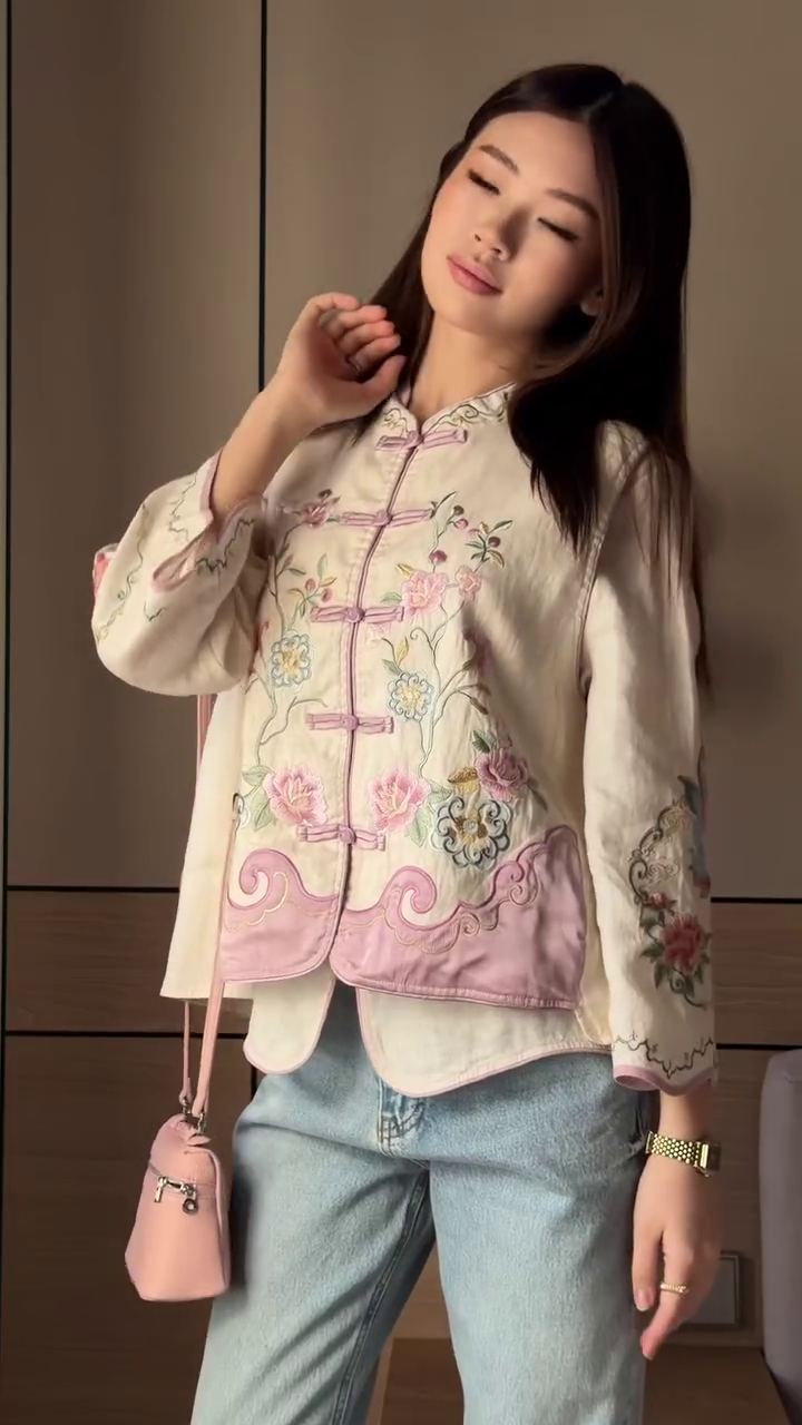Elegant Floral Embroidered Vintage Style Jacket