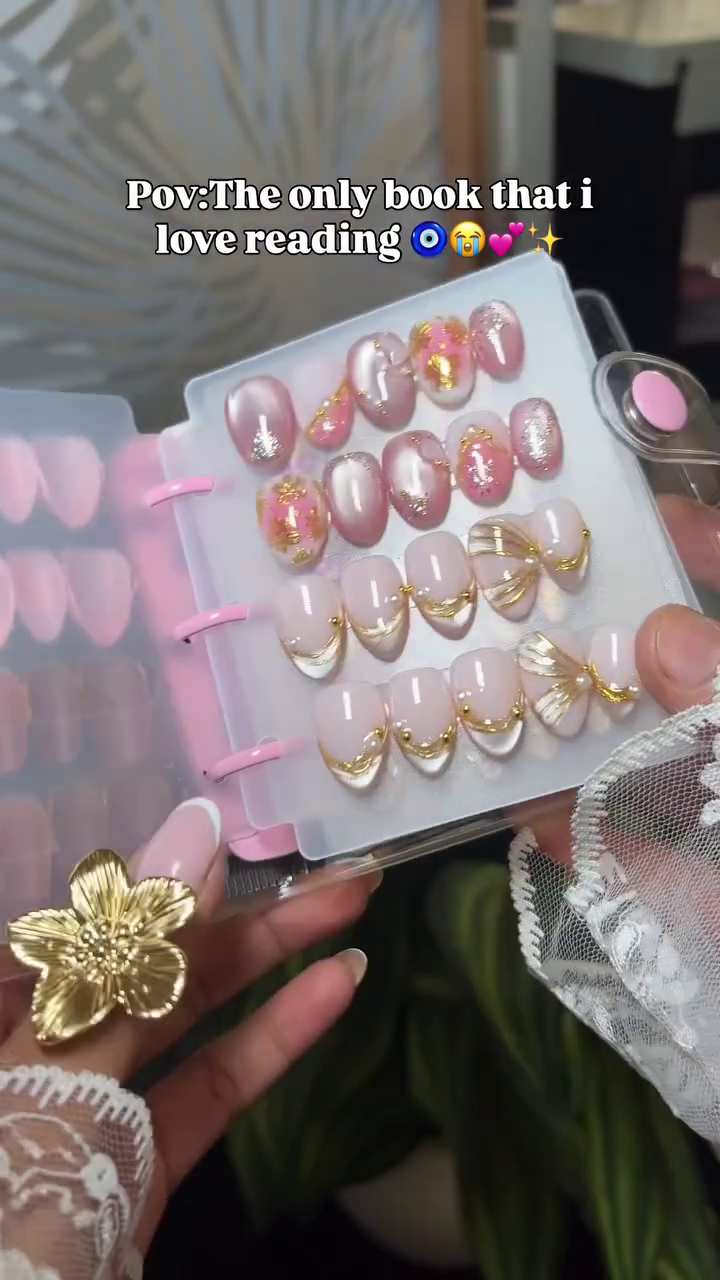 🌸 The Nail Book Every Girl Wants Right Now