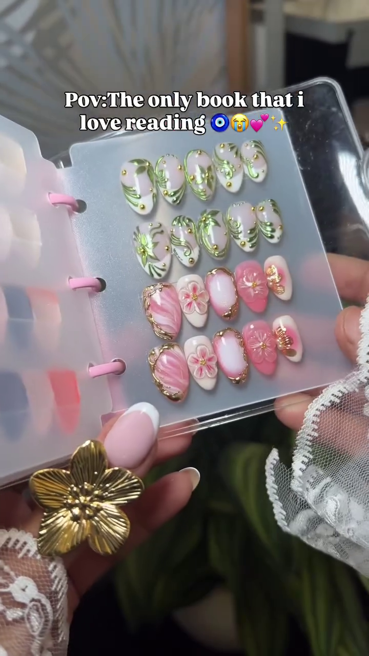🌸 The Nail Book Every Girl Wants Right Now