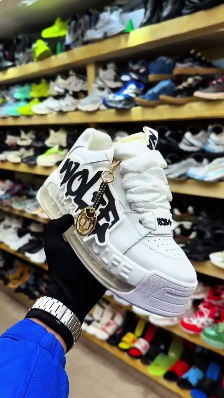 Trendy Chunky Sneakers – Street Style Essential