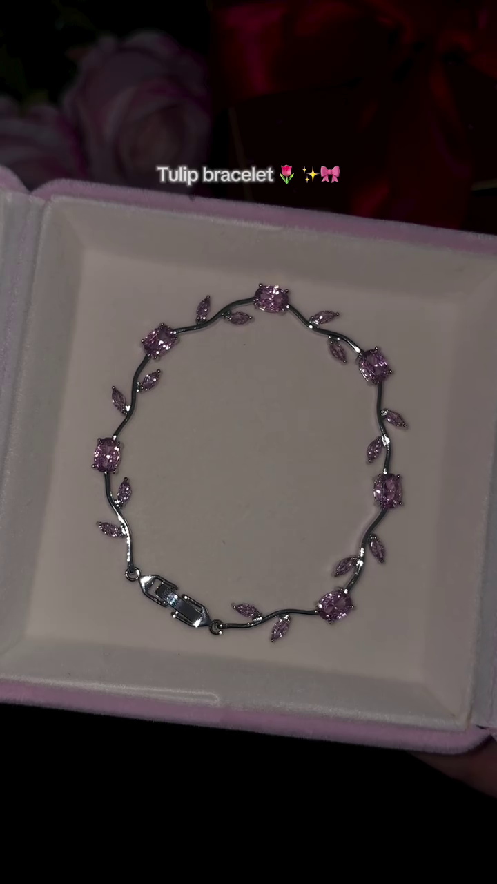 🌷 Elegant Tulip Bracelet
