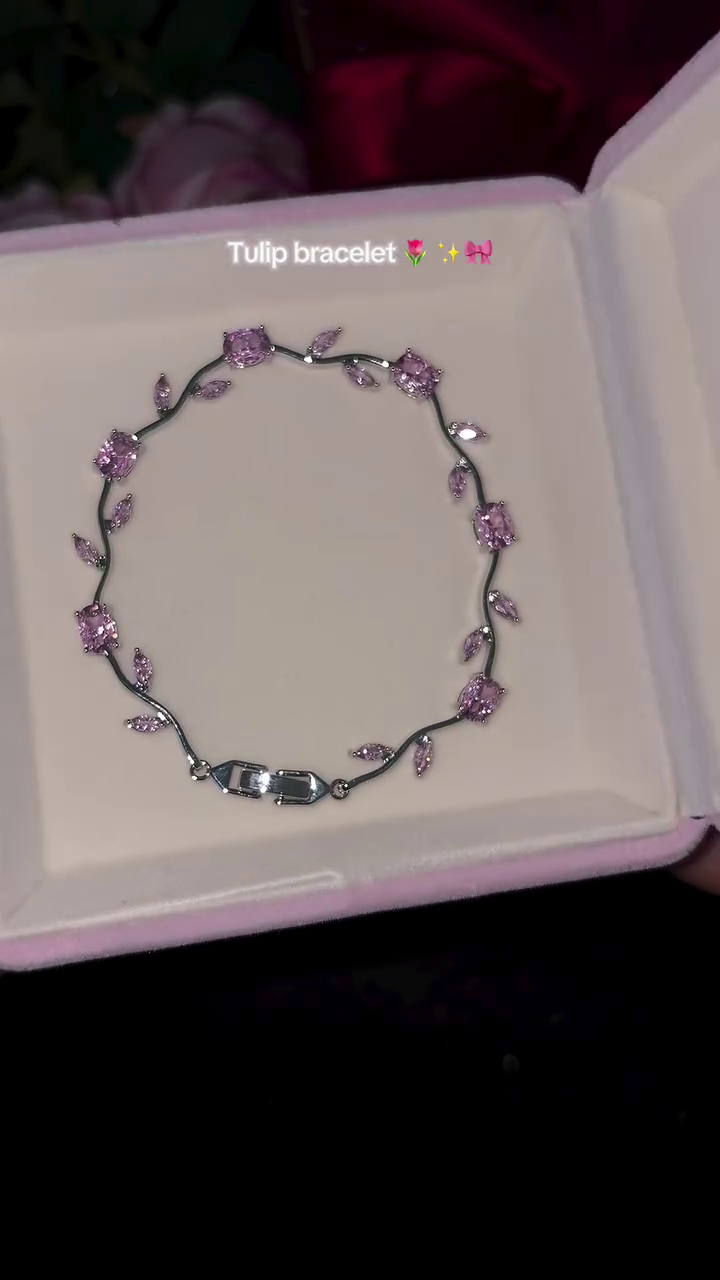 🌷 Elegant Tulip Bracelet