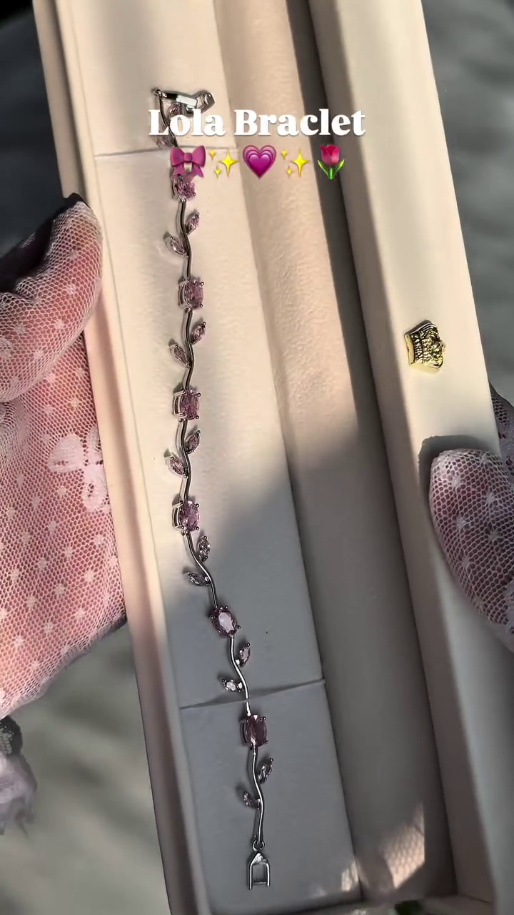 🌸 Lola Crystal Bracelet – Elegant Floral Luxury for Every Occasion