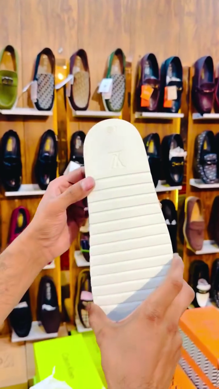 ✨ Cross Strap Comfort Slides – Trendy Look, All-Day Comfort
