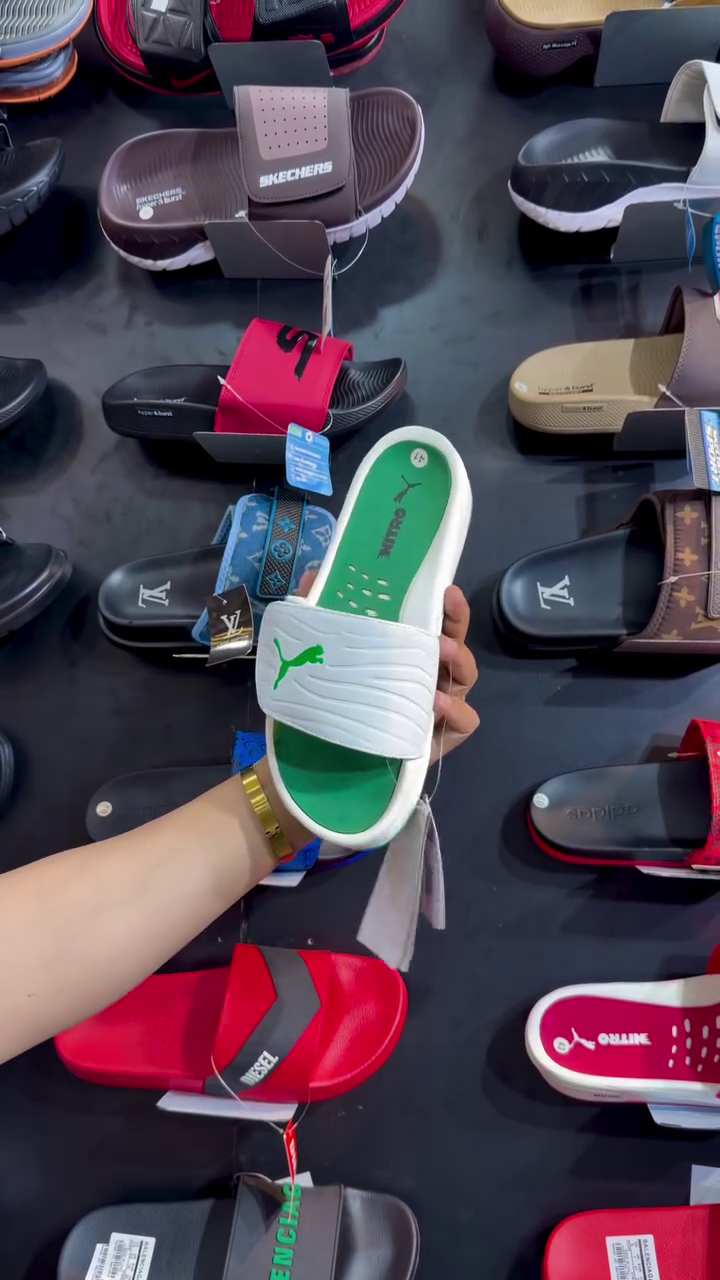 👟 Premium Sports Slides – Lightweight Comfort for Everyday Wear