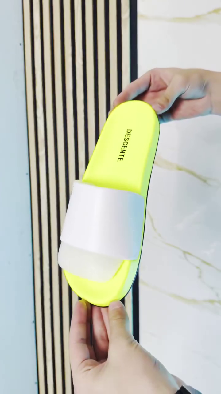 💛 Neon Comfort Slides – Bright Style, Maximum Comfort
