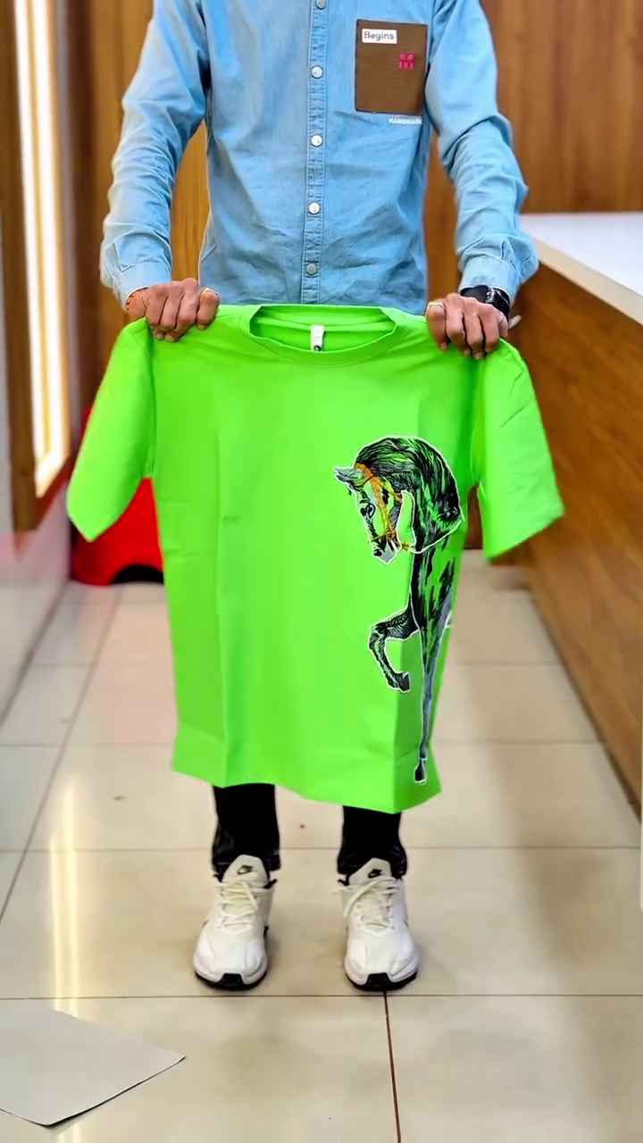 Stand Out in Style with This Bold Horse Graphic Tee