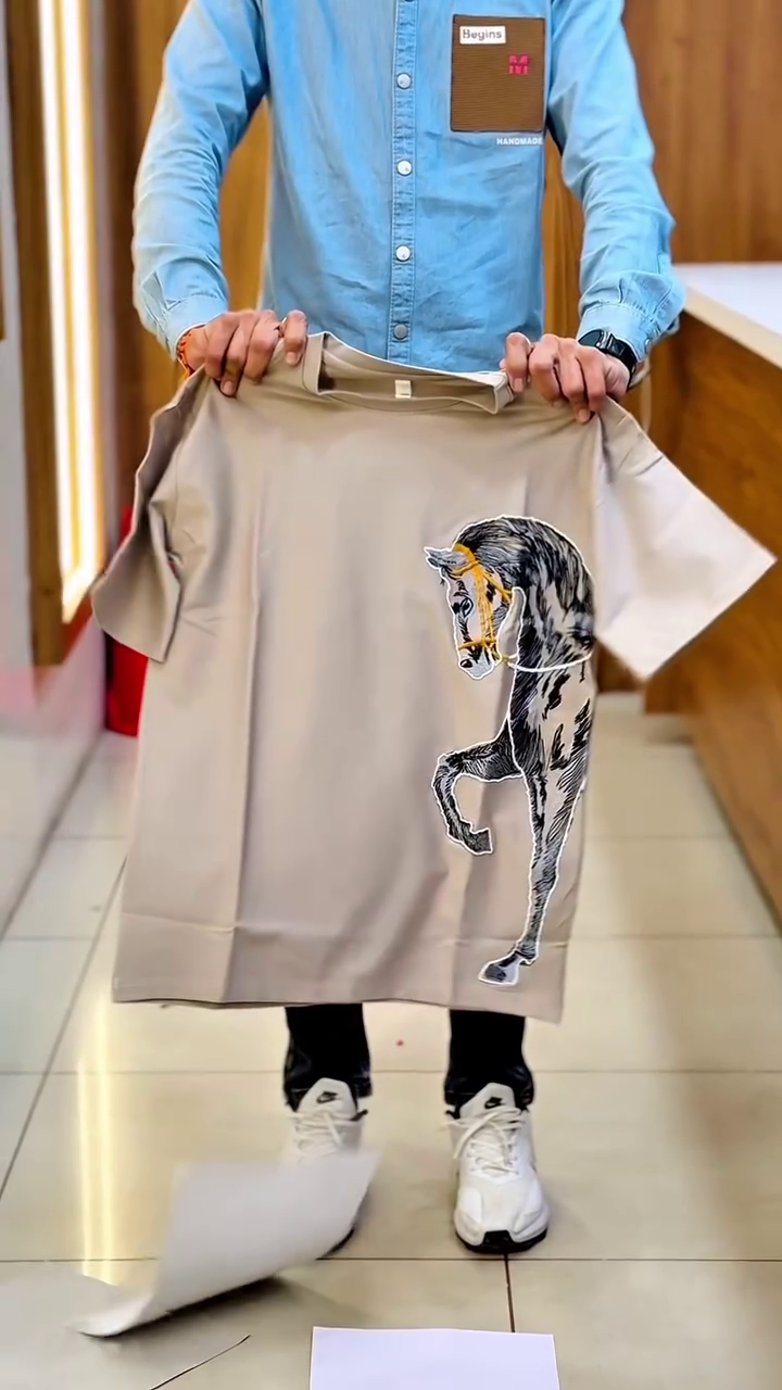 Stand Out in Style with This Bold Horse Graphic Tee