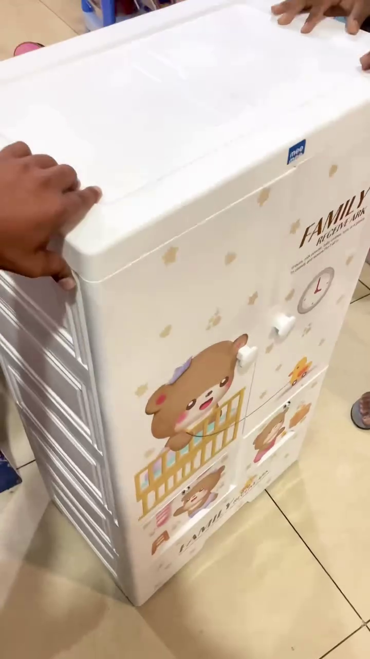 Family Bear Storage Cabinet – Cute Design with Practical Storage